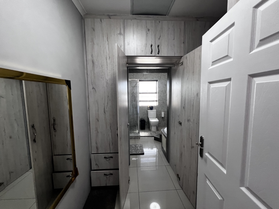 To Let 5 Bedroom Property for Rent in Parklands North Western Cape